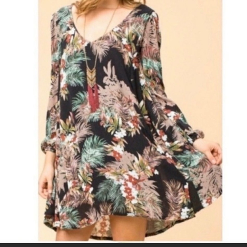 Onetheland Black Tropical Print Open Back Dress. Swing dress long sleeve size M